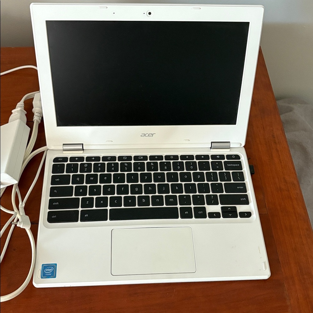 Acer Chromebook Laptop Computer White like new - Picture 2 of 6